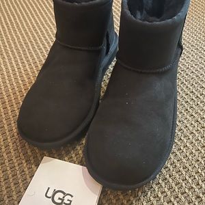 UGG Classic Minis